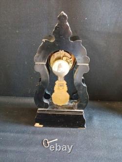 Pendule portique bois noirci marqueterie de laiton nacre. Napoléon III H 47cm