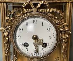 Pendule vitrée en bronze doré époque Napoléon III, BONNET & POTTIER