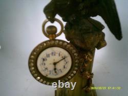 Pendulette ancienne tenu par un aigle en bronze N III