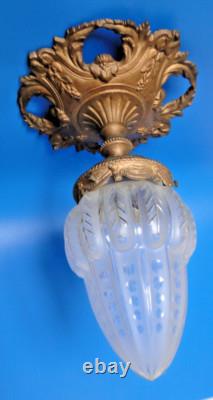 Plafonnier lustre obus en verre dépoli gravé XIXème support bronze Napoléon III