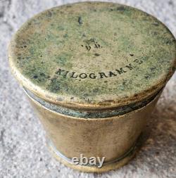 Poids Nuremberg à godets bronze signé 1 Kilogramme