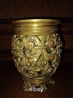 Pot en Bronze Très Richement Ouvragé, Dans Le Goût ou Barbedienne NAPOLEON III