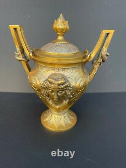 Rare XIXème vase signé bronze et argent visages à l'antique coupe Barbedienne