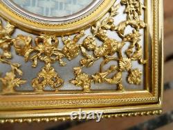 Rare cadre en bronze doré richement décoré, guirlande de fleurs époque XIXe