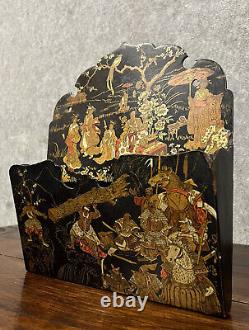 Rare porte courrier Japonisant ép. Napoléon III en bois laqué à décors animés