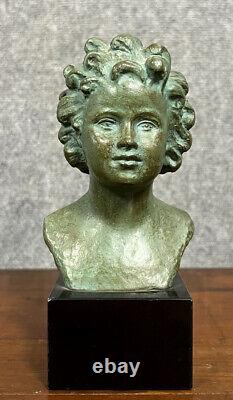 Ravissant buste d'enfant est en Bronze sur un socle en marbre circa 1920-1930