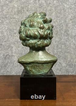 Ravissant buste d'enfant est en Bronze sur un socle en marbre circa 1920-1930