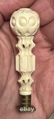 Sceau cachet bronze et os sculpte système vissage travail de Dieppe