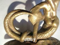Sculpture bronze Poséidon tenant un bougeoir d'une main et un serpent de l'autre