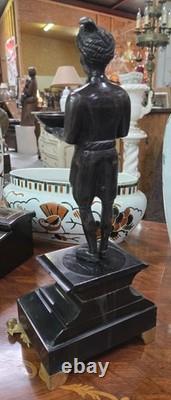 Sculpture en bronze à patine sombre représentant un Nubien époque Napoléon III