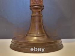 Style Napoléon III Grand bougeoir en bronze patiné et granit rouge H. 40,5 cm