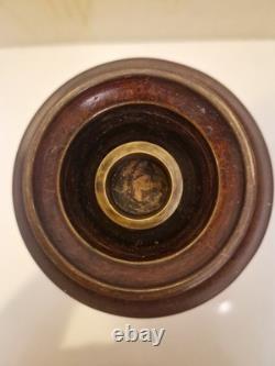 Style Napoléon III Grand bougeoir en bronze patiné et granit rouge H. 40,5 cm