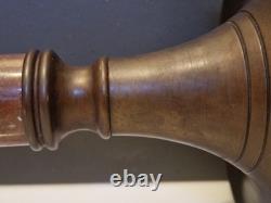 Style Napoléon III Grand bougeoir en bronze patiné et granit rouge H. 40,5 cm