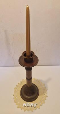 Style Napoléon III Grand bougeoir en bronze patiné et granit rouge H. 40,5 cm