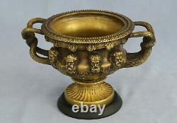 Superbe Vase Warwick en Bronze Ciselé et Doré du XIXème Siècle