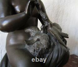 Superbe bronze XIXe signé, Amour aux colombes enfant oiseaux sculpture ancienne