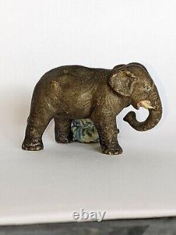 Superbe petit éléphant et son jeune cornac en bronze de Vienne polychrome ancien
