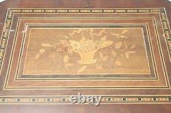 Table basse d'époque Napoléon III en marqueterie raffinée et bronzes dorés