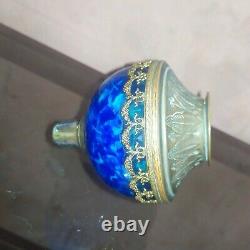 Toupie reservoir lampe à pétrole porcelaine bleu de Sevres et bronze Louis XVI