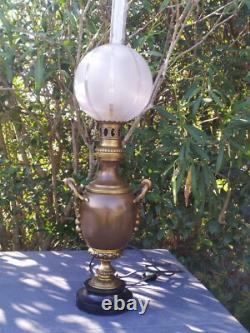 Très Grande Lampe à Pétrole en Bronze Complète XIXéme Napoléon III. Ancienne