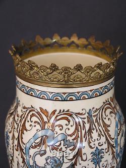 Très Joli Vase en Faience monté Bronze, Napoléon III, Décor d'Angelots, Entrelacs