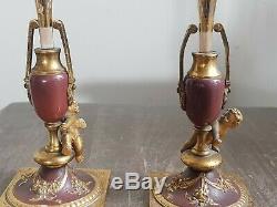 Tres Jolie Paire De Vases En Bronze Dore Napoleon III A Decor D Angelots