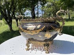 Très grande jardinière Napoléon III Porcelaine et Bronze Avec Motifs Orientaux