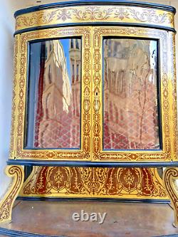 Une vitrine Boule de Style NAPOLEON III en bois et en bronze