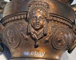 VASE URNE EN BRONZE PATINE BRUNE AU DECOR ANTIQUE XIXème siècle