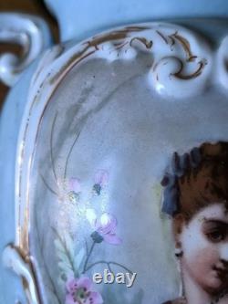 Vase Médicis décor galante et fleurs porcelaine et bronze dlg de Sèvres Paris