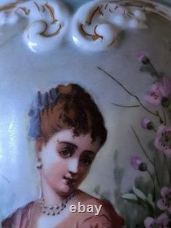 Vase Médicis décor galante et fleurs porcelaine et bronze dlg de Sèvres Paris