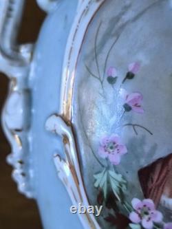 Vase Médicis décor galante et fleurs porcelaine et bronze dlg de Sèvres Paris