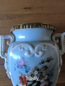 Vase Médicis décor galante et fleurs porcelaine et bronze dlg de Sèvres Paris