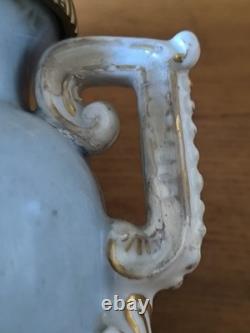 Vase Médicis décor galante et fleurs porcelaine et bronze dlg de Sèvres Paris