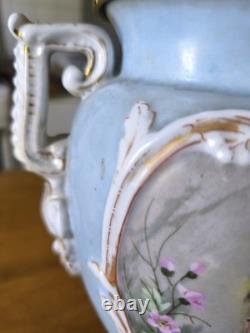 Vase Médicis décor galante et fleurs porcelaine et bronze dlg de Sèvres Paris