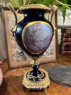 Vase Porcelaine Sèvres Napoléon III Peinture Angelots Science Astronomie Bronze