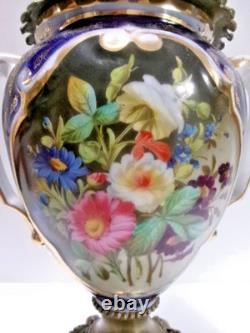Vase avec anses, urne en porcelaine de Sèvres  et bronze Napoléon III