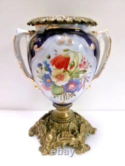 Vase avec anses, urne en porcelaine de Sèvres  et bronze Napoléon III