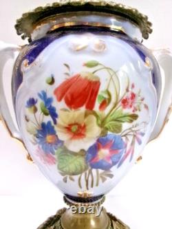 Vase avec anses, urne en porcelaine de Sèvres  et bronze Napoléon III