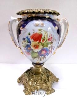 Vase avec anses, urne en porcelaine de Sèvres  et bronze Napoléon III