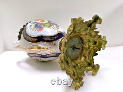 Vase avec anses, urne en porcelaine de Sèvres  et bronze Napoléon III