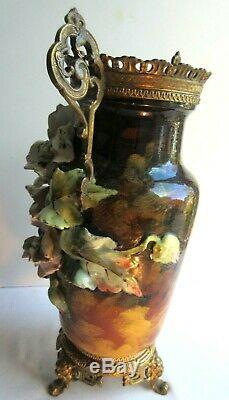 Vase céramique, barbotine sculptée de roses, anses et pied bronze, Napoléon III