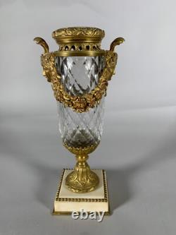 Vase cristal taillé et monture en bronze richement décoré epoque napoleon III