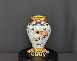 Vase décoratif de style Imari en porcelaine polychrome et bronze doré fin XIXe