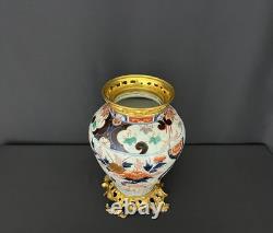 Vase décoratif de style Imari en porcelaine polychrome et bronze doré fin XIXe