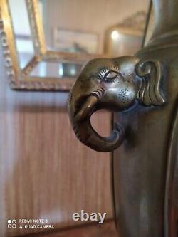 Vase en Bronze à décor d'éléphants Indochine