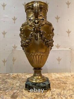 Vase en bronze doré signé Ferdinand Barbedienne