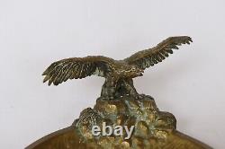 Vide poche en bronze à décor d'un aigle aux ailes déployées. Porte montre