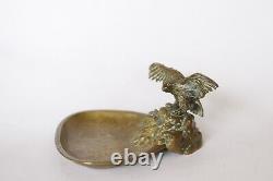 Vide poche en bronze à décor d'un aigle aux ailes déployées. Porte montre
