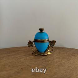 Vide-poche en forme d'ouf en opaline XIXe monture en bronze doré M3487